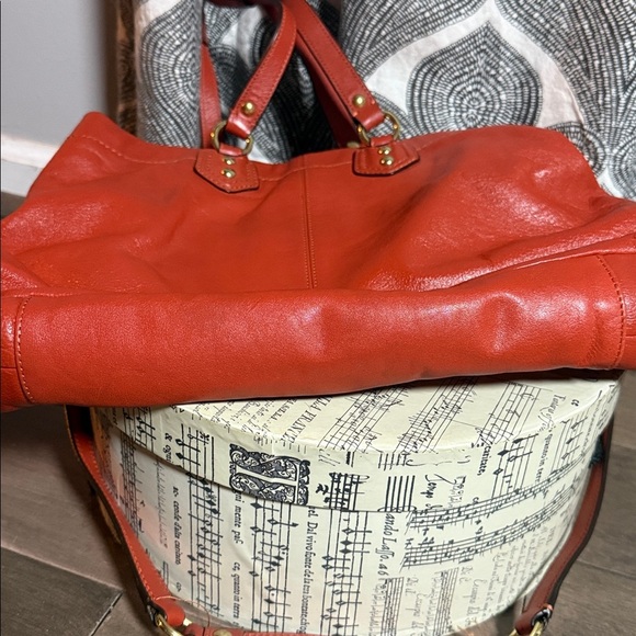 Coach Ashley leather carryall bag in a bright orange color w/ gold tone hardware - Picture 7 of 11